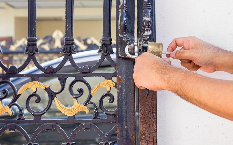 serrurier pour ouverture de porte coincée Paris 18